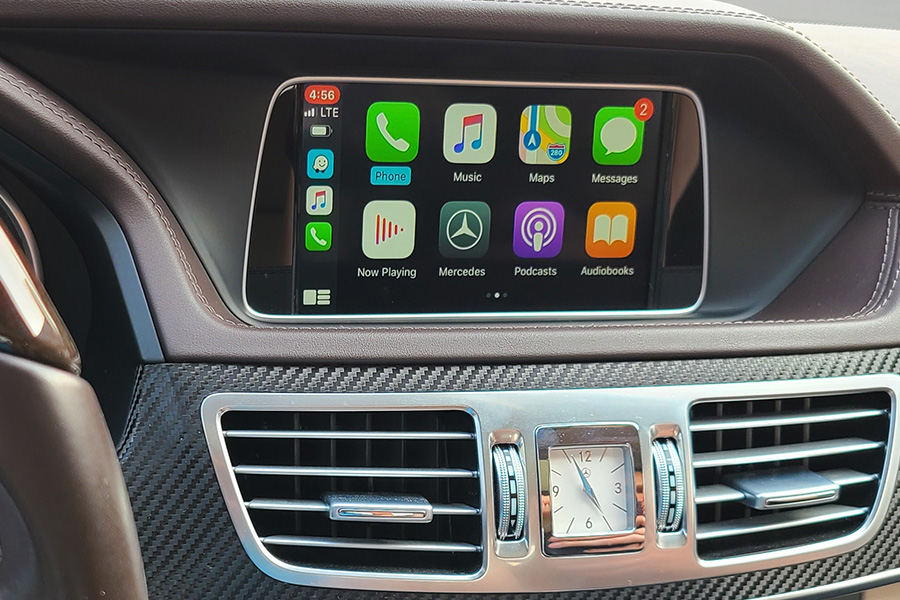 E Class Wireless Apple CarPlay / Android Auto Integration. - The